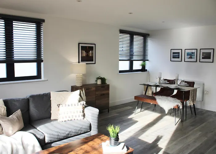 Beach Haven - Free Parking - Luxury 2 Bedroom 2 Bathroom Town Centre Apartment By Coastline Retreats
