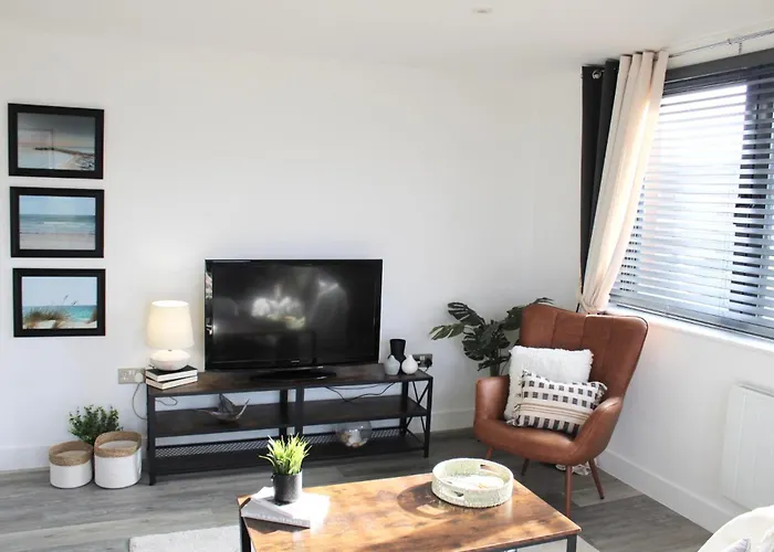 Beach Haven - Free Parking - Luxury 2 Bedroom 2 Bathroom Town Centre Apartment By Coastline Retreats
